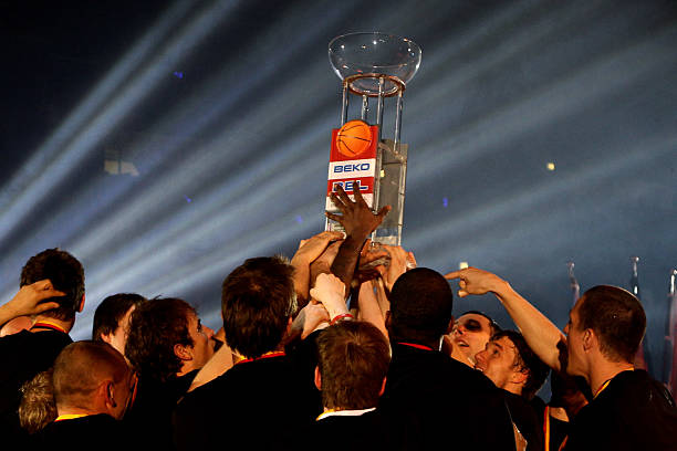 攻占据主动 攻占据主动